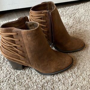 Candies brown ankle boots sz 7.5
